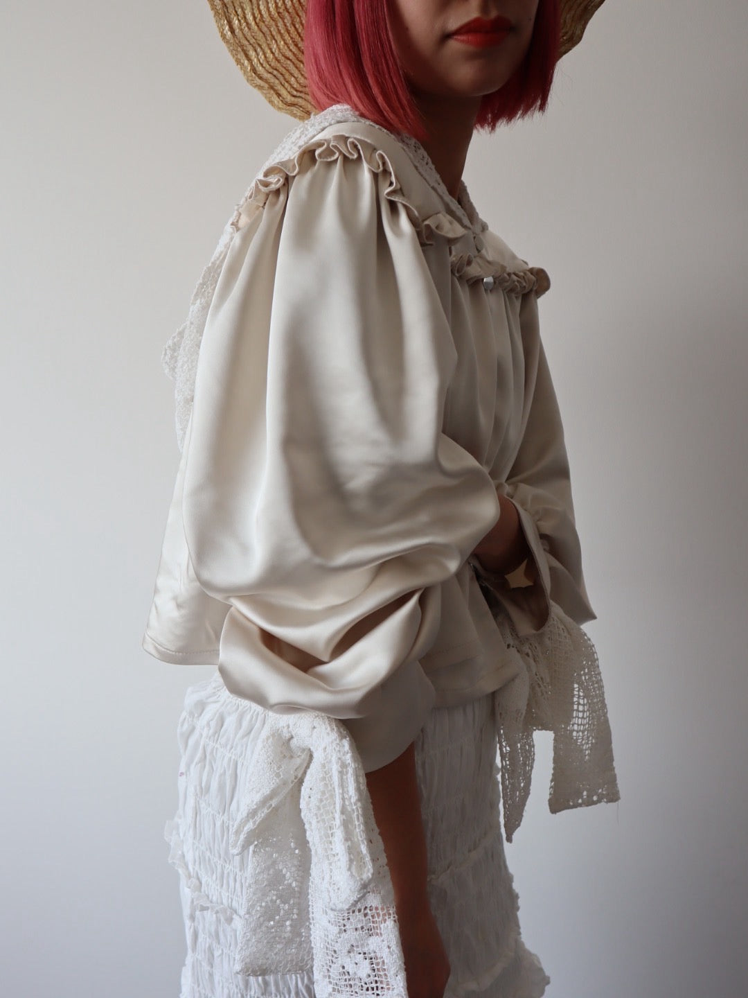 Veil hood blouse