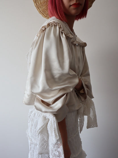 Veil hood blouse