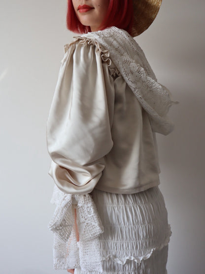 Veil hood blouse